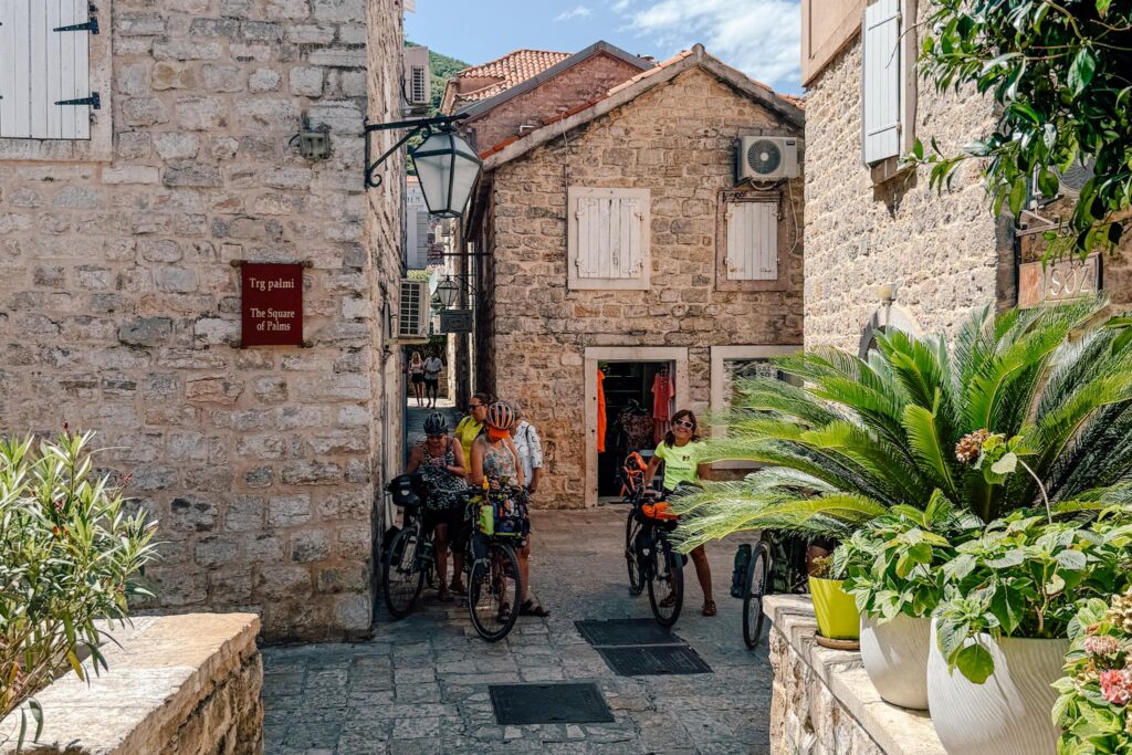 budva'da nerede kalınır