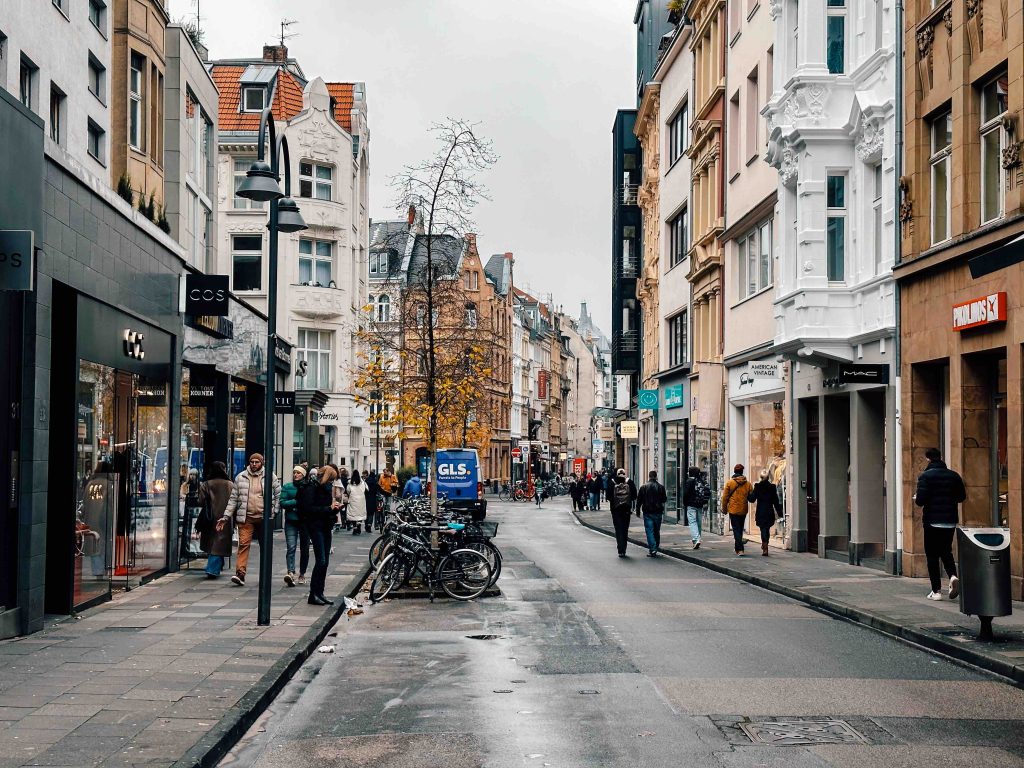 Köln'de Alışveriş yapılan cadde